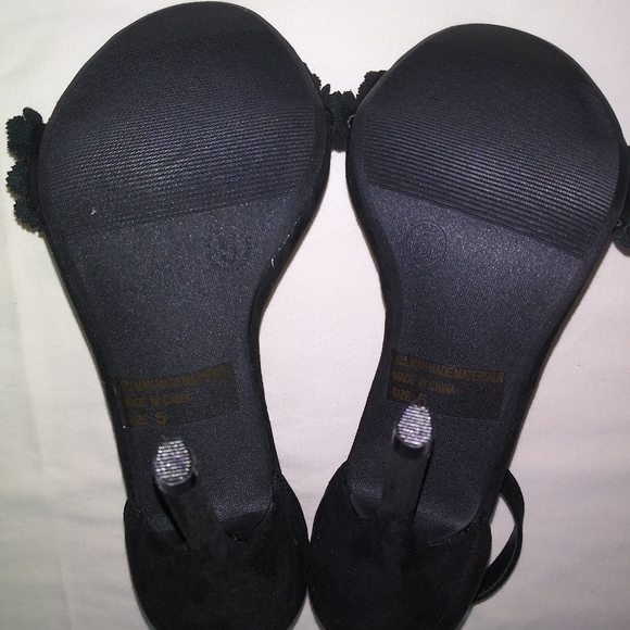 Black High Heel - Picture 7 of 9